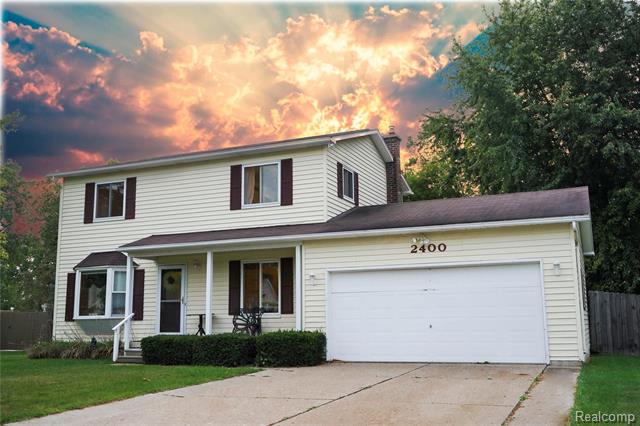 front view picture of 2400 Meadowcroft Drive, Burton, MI. 48519
