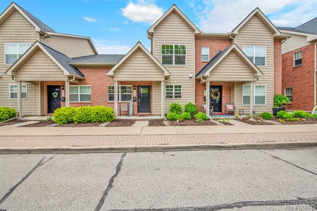 front view picture of 221 Oak Street, Wyandotte, MI. 48192