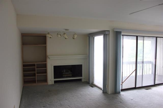 front view picture of 869 Cliffs, Ypsilanti, MI. 48198