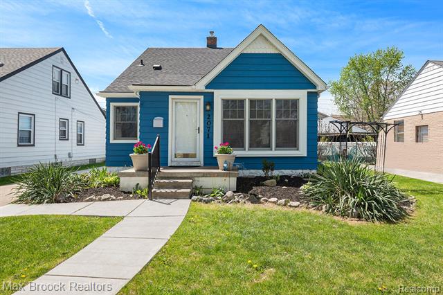 front view picture of 2071 Gardner Ave, Berkley, MI. 48072