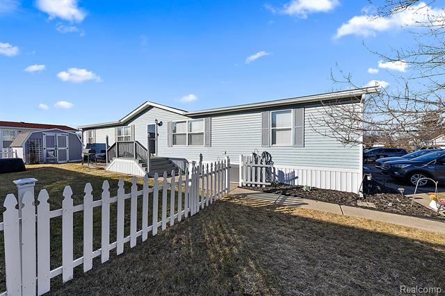 front view picture of 7074 Chippewa Drive, Romulus, MI. 48174