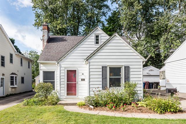 front view picture of 1621 South Boulevard, Ann Arbor, MI. 48104