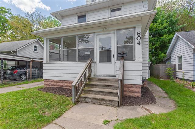 front view picture of 604 Edgewood Ave, Jackson, MI. 49202