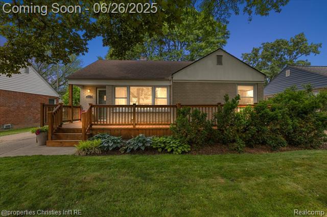 front view picture of 2111 Ellwood Ave, Berkley, MI. 48072