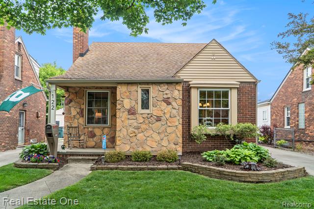front view picture of 122 N Wilson Ave, Royal Oak, MI. 48067
