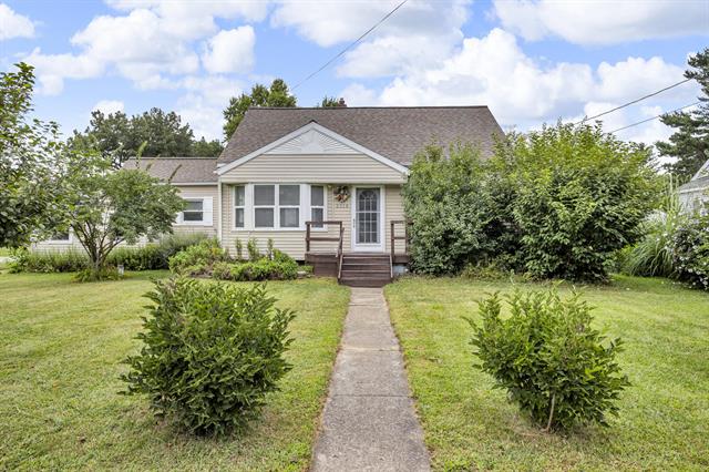 front view picture of 2318 Dover Ave, Jackson, MI. 49202