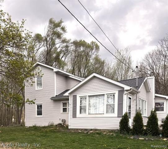 front view picture of 510 Maple Street, Leslie, MI. 49251