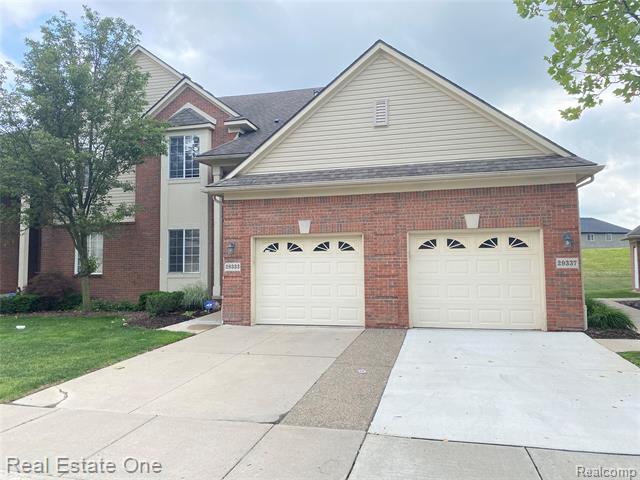 front view picture of 29337 Woodpark Circle, Warren, MI. 48092