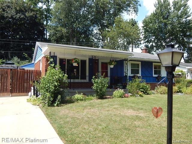 front view picture of 6 Salem Court, Ann Arbor, MI. 48104