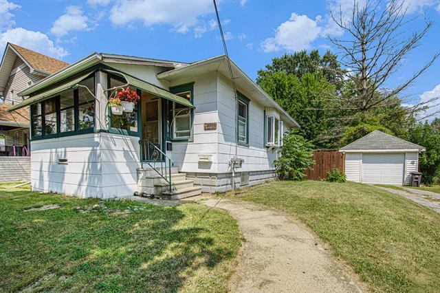 front view picture of 339 N Dwight St, Jackson, MI. 49202