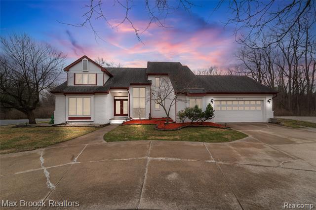 front view picture of 23775 Riverview Dr, Southfield, MI. 48034