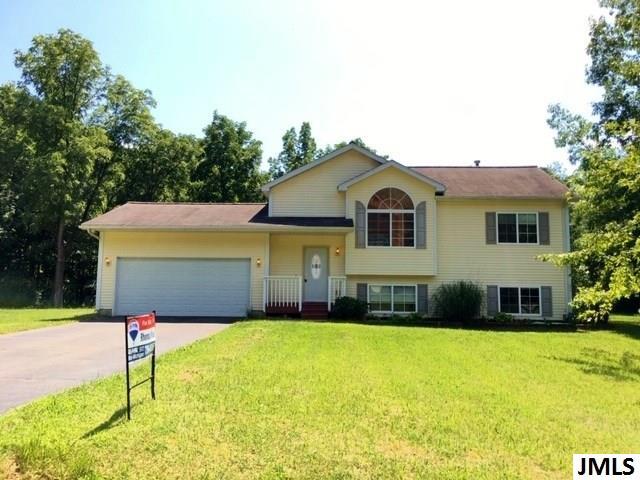 front view picture of 7949 Village Green Ln, Parma, MI. 49269