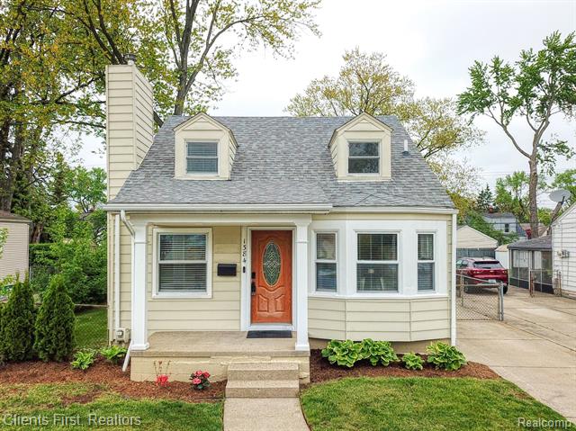 front view picture of 1384 Cambridge Rd, Berkley, MI. 48072