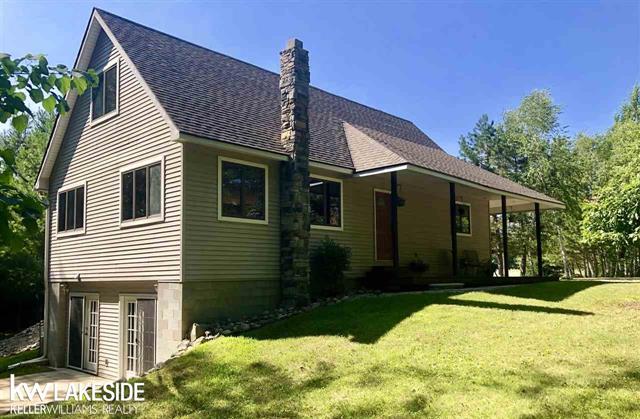 front view picture of 5960 Kidder, Almont, MI. 48003