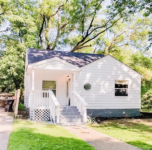 front view picture of 18220 Stout Street, Detroit, MI. 48219