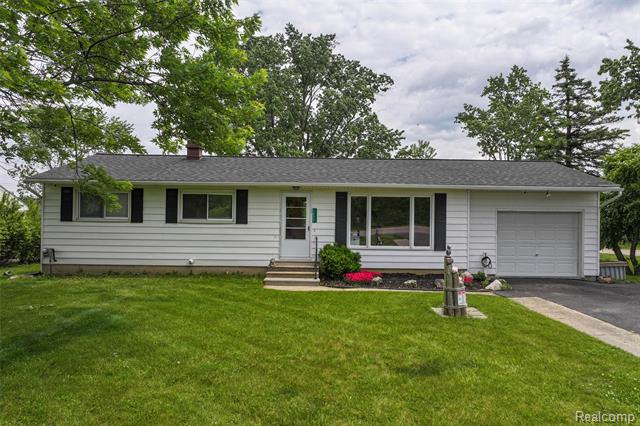 front view picture of 1092 Millville Road, Lapeer, MI. 48446