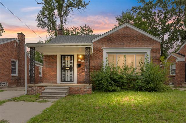front view picture of 18522 Annchester Rd, Detroit, MI. 48219