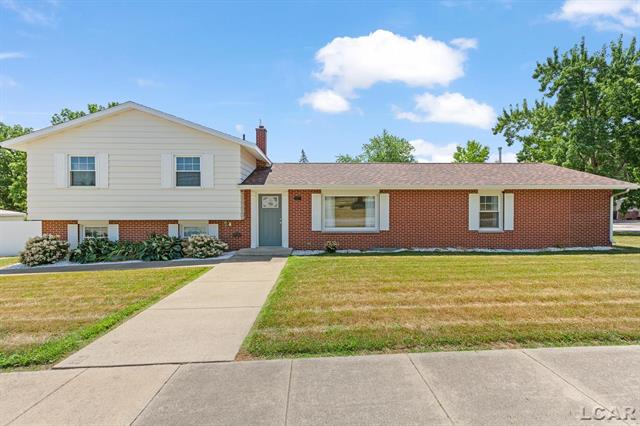 front view picture of 721 Riverside, Adrian, MI. 49221