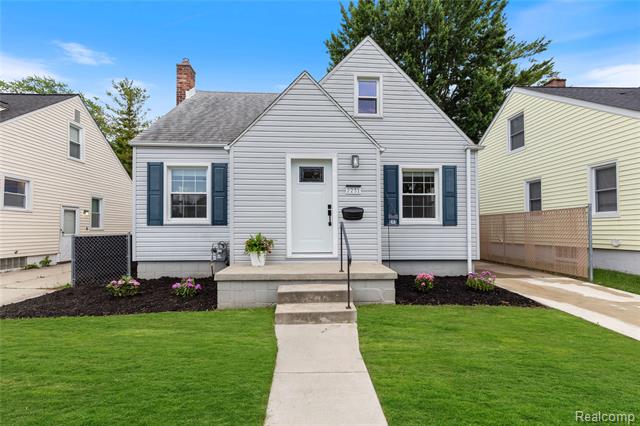 front view picture of 2231 Harvard Rd, Berkley, MI. 48072
