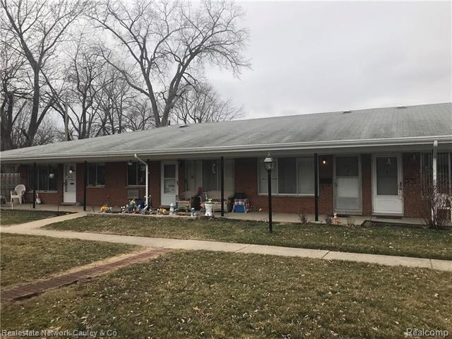 front view picture of 21520 Kelly Road, Eastpointe, MI. 48021