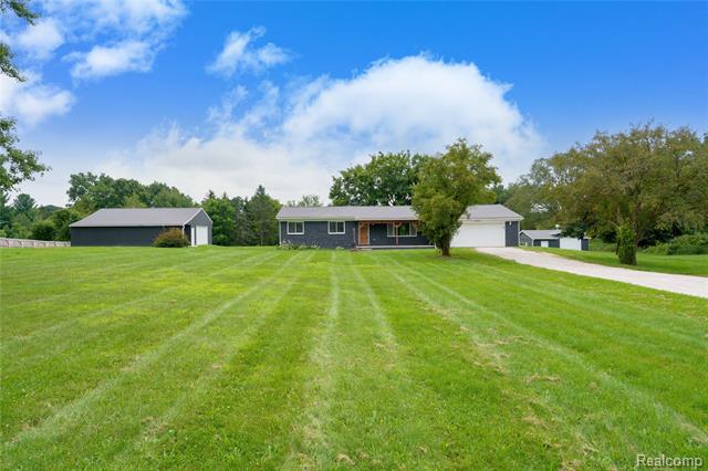 front view picture of 4566 Clyde Road, Howell, MI. 48855