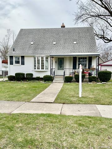 front view picture of 2127 Cummings Ave, Berkley, MI. 48072