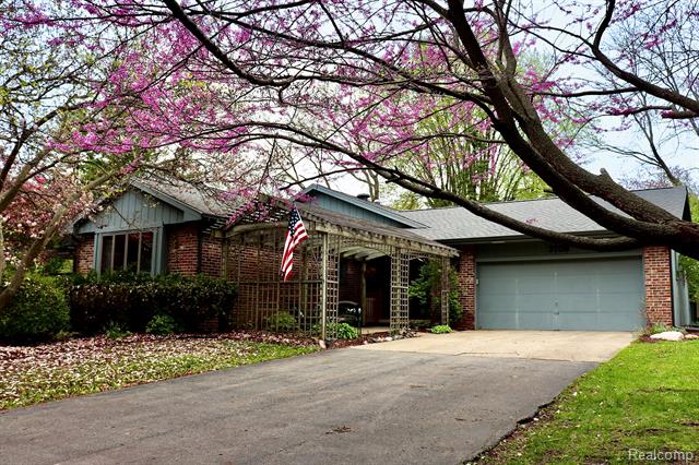 front view picture of 3708 David Lane, Lansing, MI. 48911