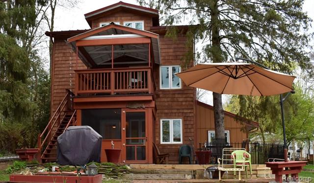 front view picture of 4427 Cornwell Lane, Whitmore Lake, MI. 48189