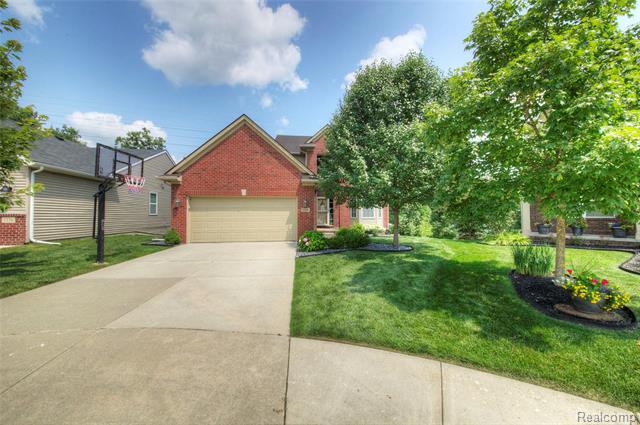 front view picture of 1570 Arbor View Ln, Howell, MI. 48843