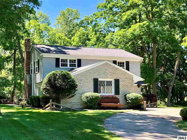 front view picture of 6994 Surrey Ln, Jackson, MI. 49201
