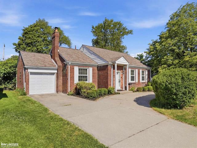 front view picture of 131 N Campbell Rd, Royal Oak, MI. 48067