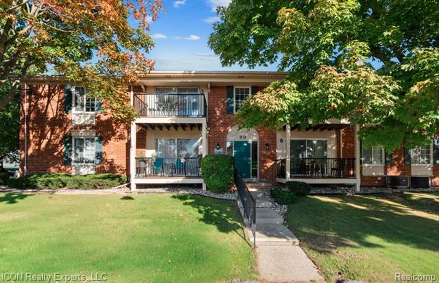 front view picture of 12029 Ina Dr, Sterling Heights, MI. 48312