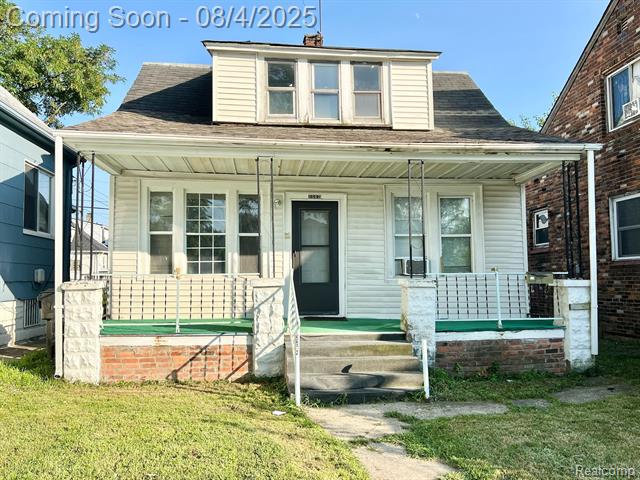 front view picture of 5582 Caniff Street, Hamtramck, MI. 48212