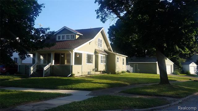 front view picture of 849 Dickinson Street, Flint, MI. 48504