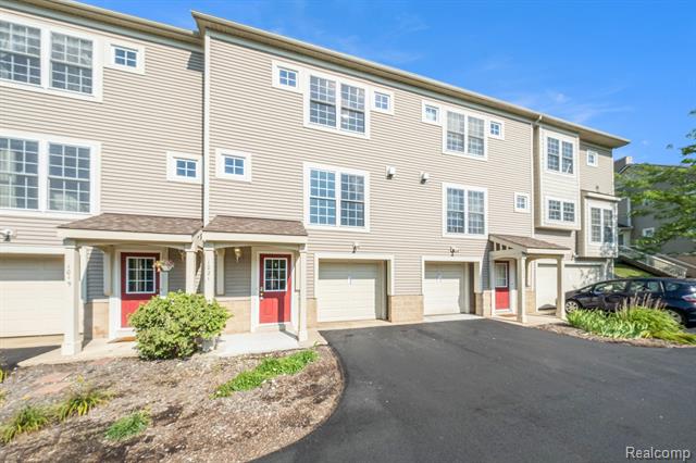 front view picture of 1021 Bluestem Lane, Ann Arbor, MI. 48103