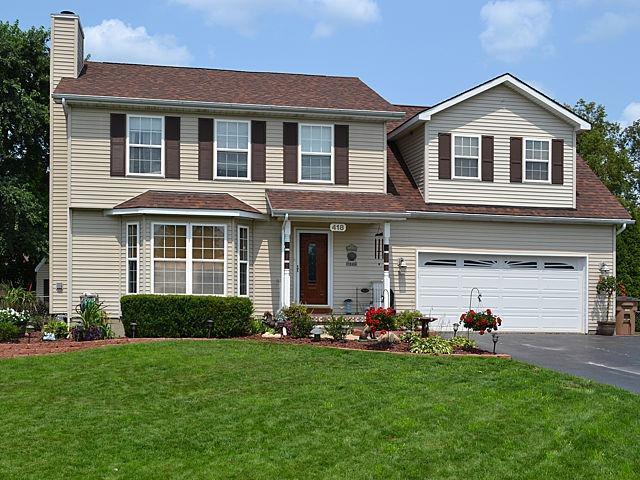 front view picture of 418 N Pointe Drive, Whitmore Lake, MI. 48189