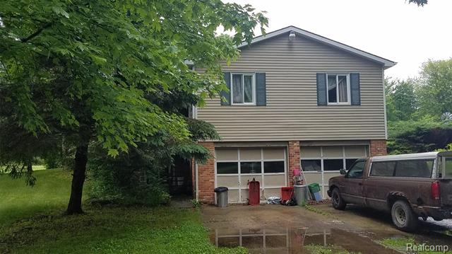 front view picture of 14191 Seymour Road, Linden, MI. 48451