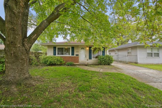 front view picture of 26450 Lorenz St, Madison Heights, MI. 48071