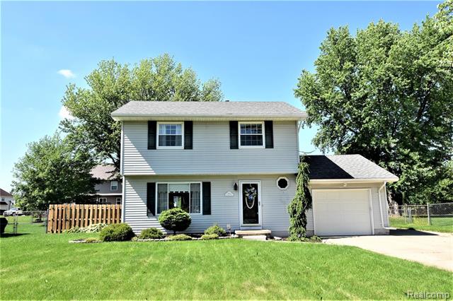 front view picture of 5403 Ole Banner Trail, Grand Blanc, MI. 48439