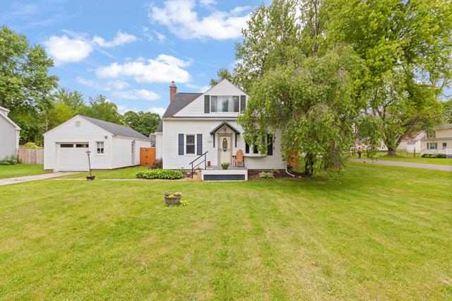 front view picture of 2045 Adams Street, Adrian, MI. 49221