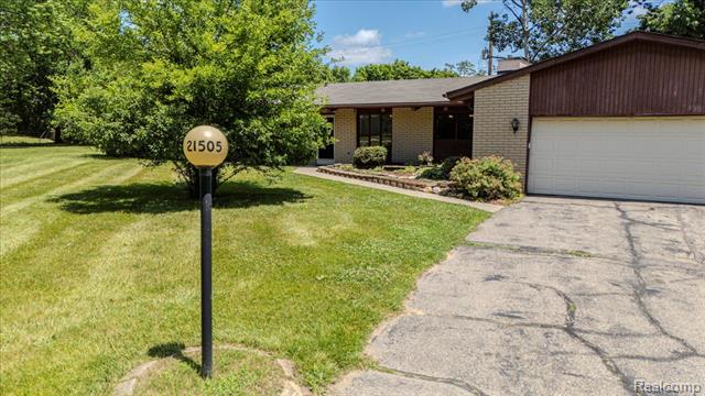 front view picture of 21505 N Tuller Ct, Southfield, MI. 48076