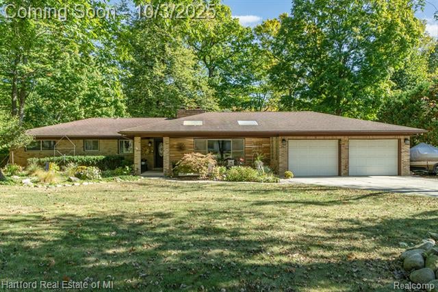 front view picture of 30480 Springland St, Farmington, MI. 48334