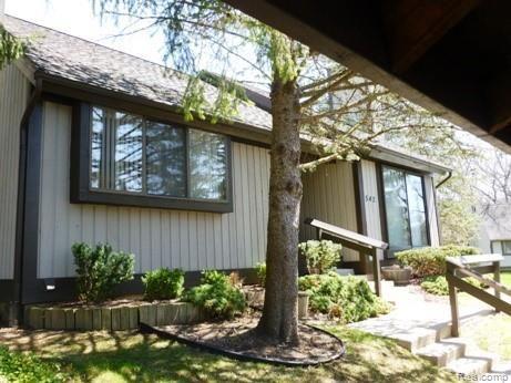front view picture of 542 Foxboro Square, Brighton, MI. 48116