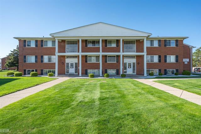 front view picture of 8210 Crestview Drive, Sterling Heights, MI. 48312