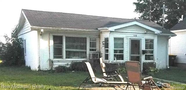 front view picture of 108 W Floral Avenue, Saint Johns, MI. 48879