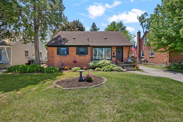 front view picture of 10467 W 11 Mile Rd, Huntington Woods, MI. 48070