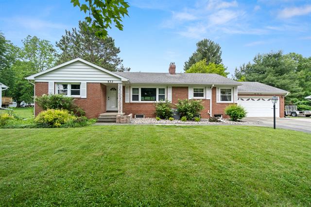 front view picture of 833 S Lansing Street, Mason, MI. 48854