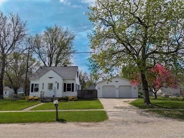 front view picture of 2326 Southampton Avenue, Flint, MI. 48507