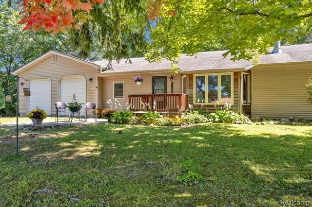 front view picture of 500 W Norway Lake Road, Lapeer, MI. 48446