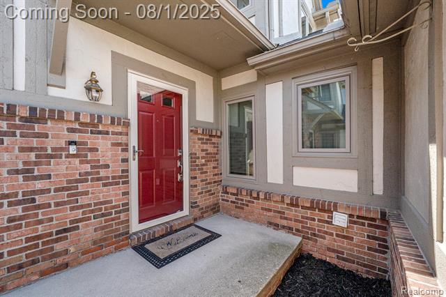 front view picture of 42185 Saratoga Circle, Canton, MI. 48187
